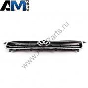 Решетка радиатора с хромированным молдингом на Пассат Б5 VW0532001 (PRASCO)