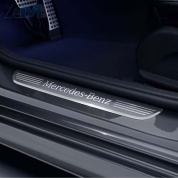 Накладки на пороги с освещением впереди в 2-х экземплярах на Mercedes C W205 (2014-2023) A2056804911