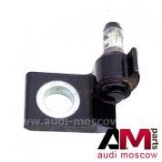 Половина верхней петли правой двери верхняя на TT 8S0833408A