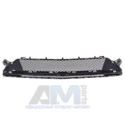 Решетка переднего бампера центральная A2058852501 Мерседес С-класса W205 (2018-2023)