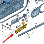 Боковая защитная обивка Audi Q7 (4M) 2016-2024 4M0837842A