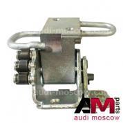 Петля задней двери нижняя правая Ауди А8 (D3) 4E0833412E