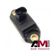 Датчик ускорения пневмоподвески задний Ауди А6 (C6) 4F0616575G