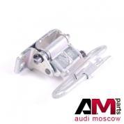Петля двери нижняя левая Audi Q7 4L0833411A