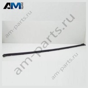 Уплотнитель передней правой двери снизу Porsche Macan (2014-2018) 95B837120B