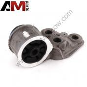 Опорный кронштейн балки левый Ауди А6 (C5) 4B0501521E