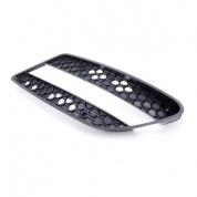 Решетка бампера правая A2048850753 Mercedes C-klasse W204