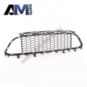 Решетка радиатора средняя нижняя BMW 3 серии F30 рестайлинг (М-пакет) 51118068124