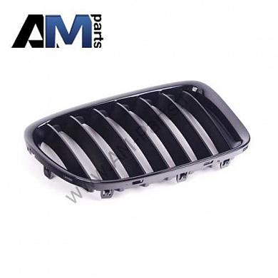 Решетка радиатора (правая) БМВ Х1 Е84 (М-пакет) 51712297586