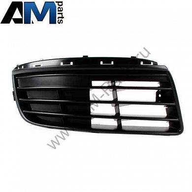 Решетка переднего бампера правая Джетта 1K0853666F9B9