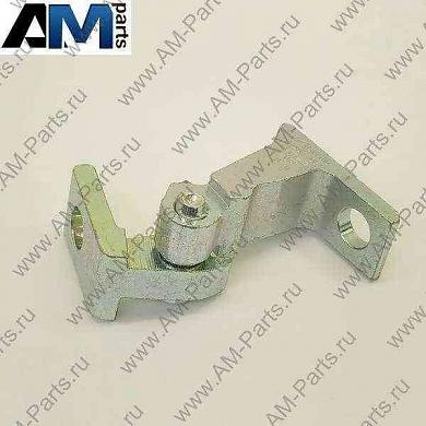 Петля передней двери верхняя/нижняя левая Рапид 8K0831401D