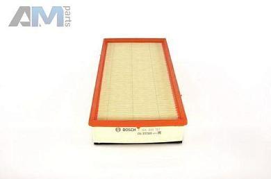 Воздушный фильтр BOSCH F026400182 на Volkswagen Touareg II (2011-2014)