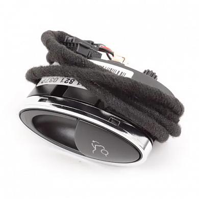 Кнопка открывания багажника A21182103797C45 Mercedes E-klasse W211