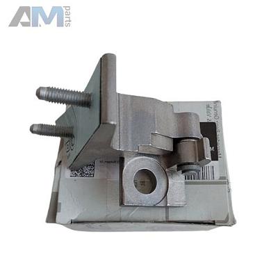 Петля передней правой двери нижняя на Mercedes C W206 (2021-2024) A2067202600