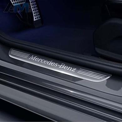 Накладки на пороги с освещением впереди в 2-х экземплярах на Mercedes C W205 (2014-2023) A2056804911