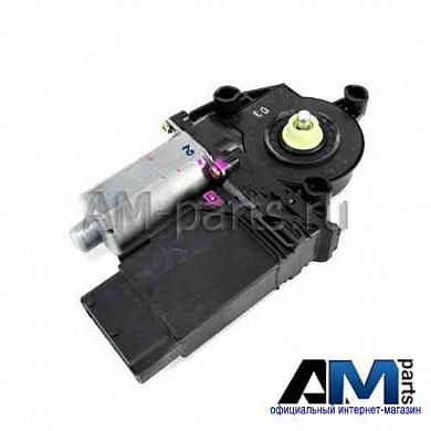 Электродвигатель стеклоподъемника задний правый Гольф 4 1C0959812A017