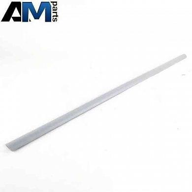 Молдинг передней двери правый Гольф 4 1J3853516BGRU