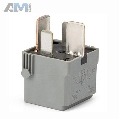 Реле стартера и компрессора пневмоподвески A0025428719 на Mercedes GLK X204