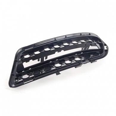 Решетка бампера правая A2128851853 Mercedes E-klasse W212