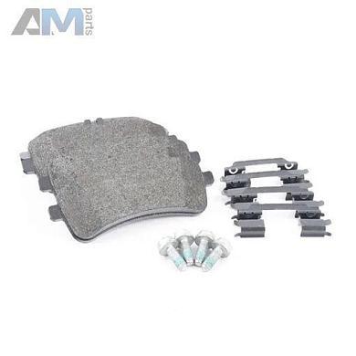 Задние тормозные колодки A0004204504 на Mercedes C-Class W205 63 AMG