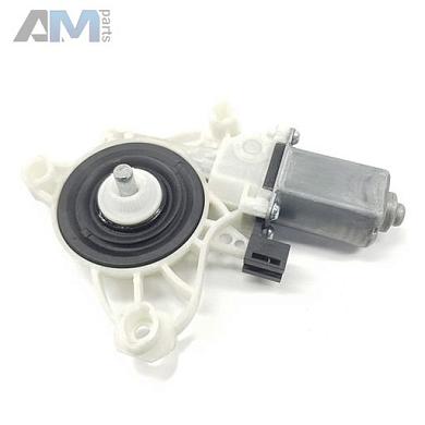 Мотор стеклоподъемника двери передней правый A000906570664 на Mercedes B-class W247