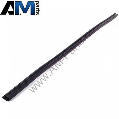 Уплотнитель капота Джетта 1K0823707A