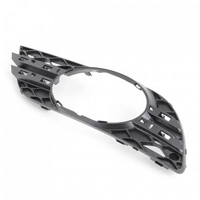 Решетка переднего бампера правая A2118850822 Mercedes E-klasse W211