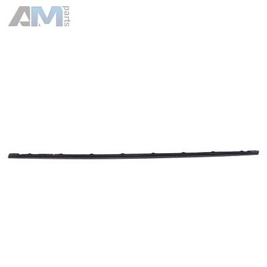 Накладка передней правой двери нижняя защитная Mercedes GLS 2015-2019 A1666980262