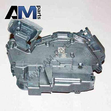 Замок задней правой двери Tiguan 5TA839016E