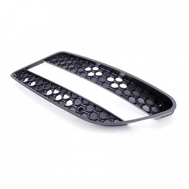 Решетка бампера правая A2048850753 Mercedes C-klasse W204