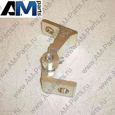 Петля передней двери правая Golf 7 8K0831402D