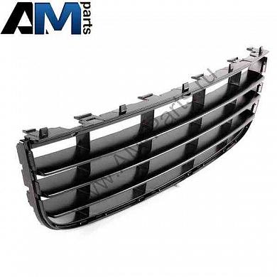 Решетка переднего бампера центральная Джетта 1K0853677C9B9